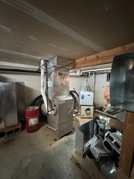 More Photos Of 1412 W Kirkwood Ave, Bloomington Industrial For Sale