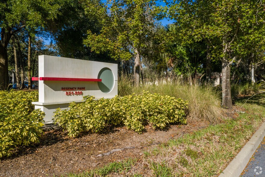 More Photos Of 599 Lake Kathy Dr, Brandon Office For Sale
