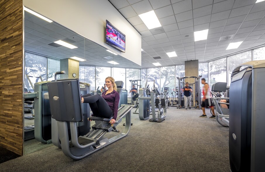 More Photos Of 3200 Southwest Fwy, Houston Office For Lease