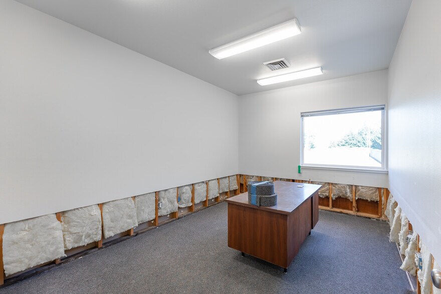 More Photos Of 2665 Glendale Valley Rd, Glendale Office For Sale