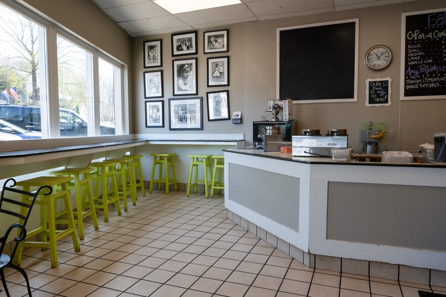 More Photos Of 19 Main St, Hingham Storefront Retail Office For Lease