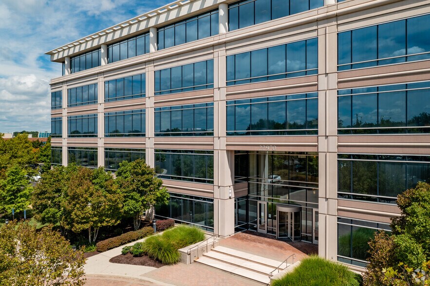 More Photos Of 22970 Indian Creek Dr, Sterling Office For Lease