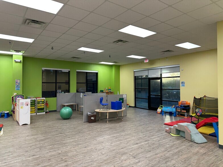 More Photos Of 850-852 Perry Rd, Apex Medical For Lease