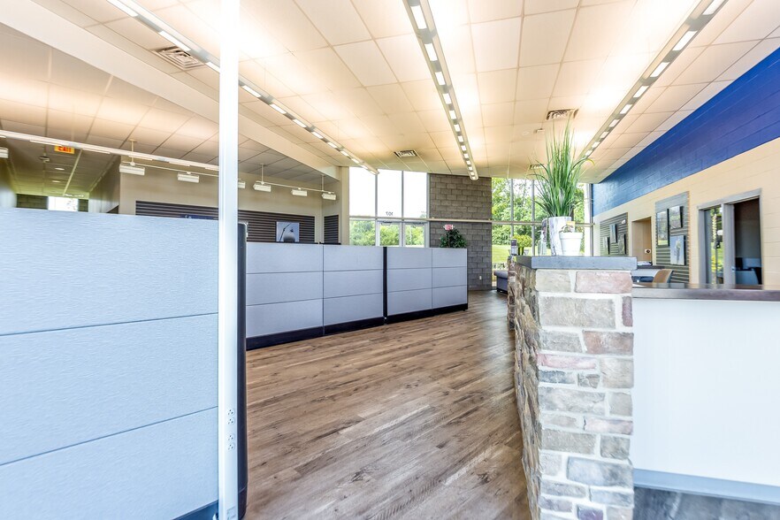 More Photos Of 109 Diversified Dr, Villa Ridge Service For Lease