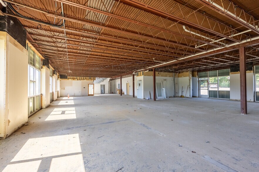 More Photos Of CORNER OF DIXWELL AVENUE AND SANFORD STREET, Hamden Medical For Lease