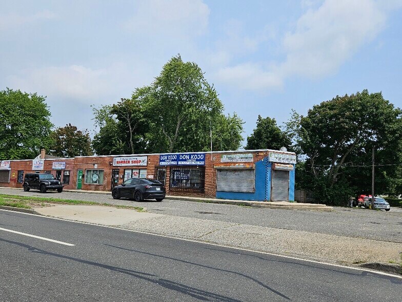 More Photos Of 1309-1323 Straight Path, Wyandanch Storefront Retail Office For Lease