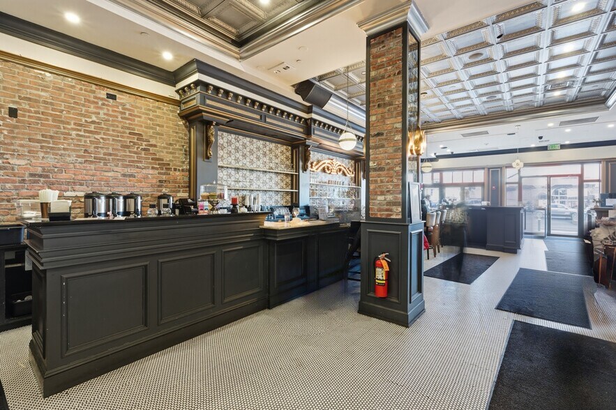 More Photos Of 20 W Park Ave, Long Beach Storefront Retail Office For Sale