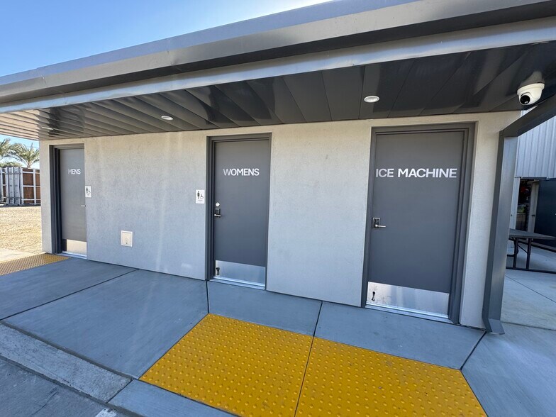 More Photos Of 49751 Oates Ln, Coachella Parking Garage For Sale