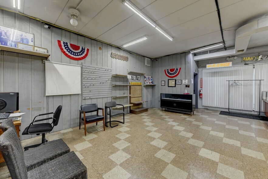 More Photos Of 135 E Main St, Glenwood General Retail For Sale