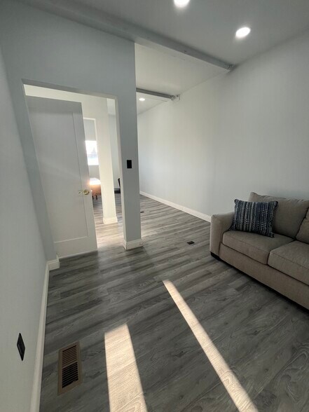 More Photos Of 5564 Sepulveda Blvd, Culver City Storefront For Lease