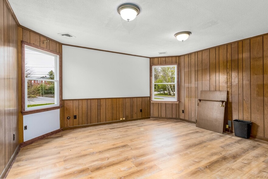 More Photos Of 320 Gifford St, Falmouth Office For Sale