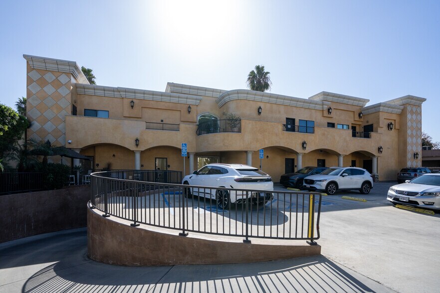 More Photos Of 13833-13841 Ventura Blvd, Sherman Oaks Storefront Retail Office For Sale