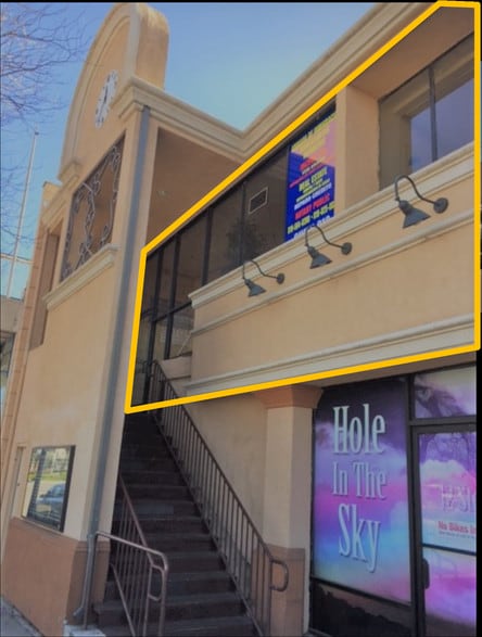 More Photos Of 21044 Sherman Way, Canoga Park Office For Lease