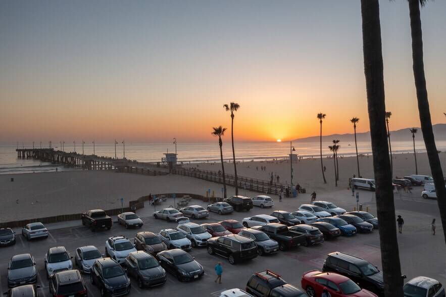 More Photos Of 3111 Ocean Front Walk, Marina Del Rey Apartments For Sale