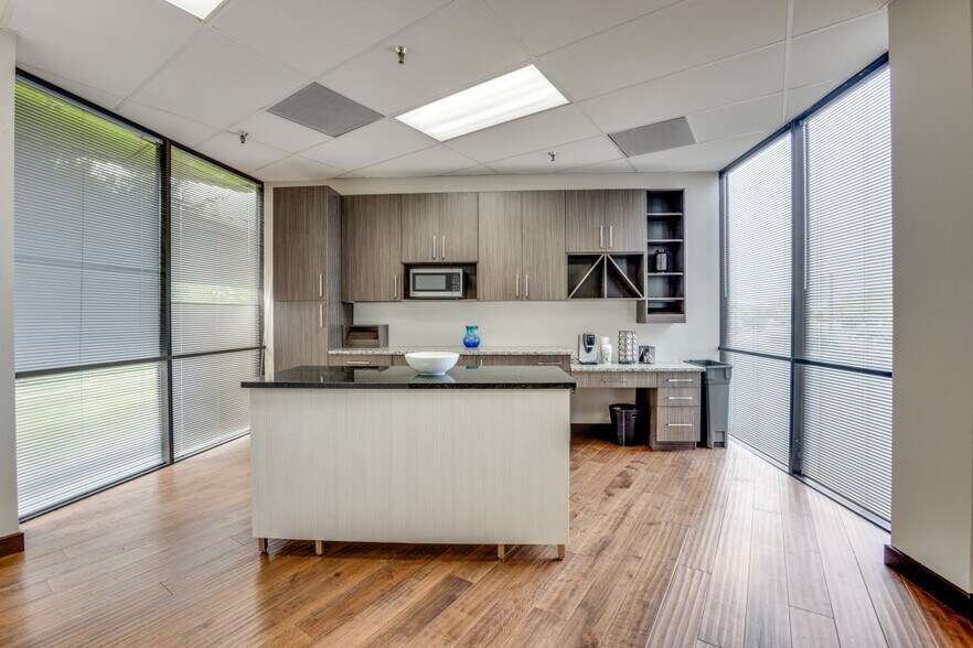 More Photos Of 10707 Corporate Dr, Stafford Coworking Space