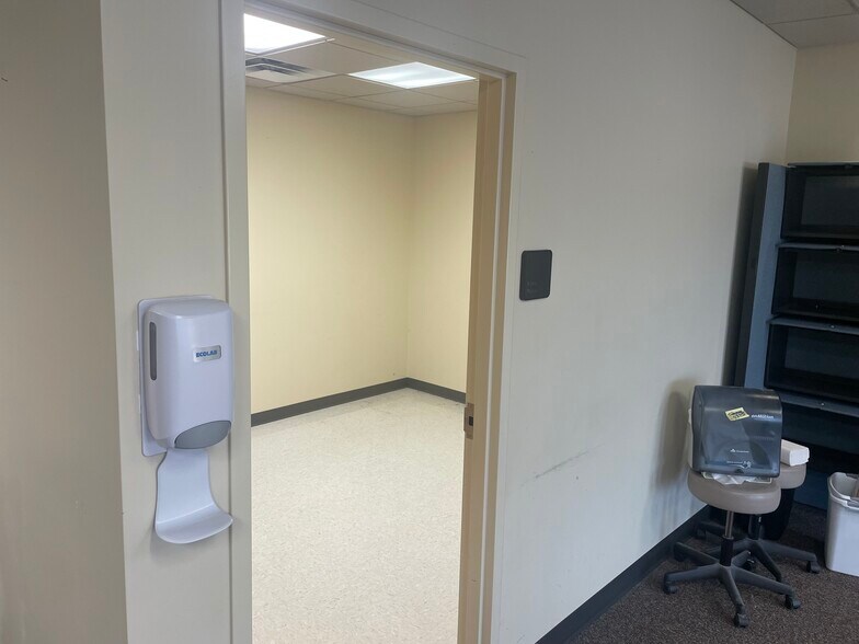 More Photos Of 4005 Fountain Valley Dr, Knoxville Medical For Lease