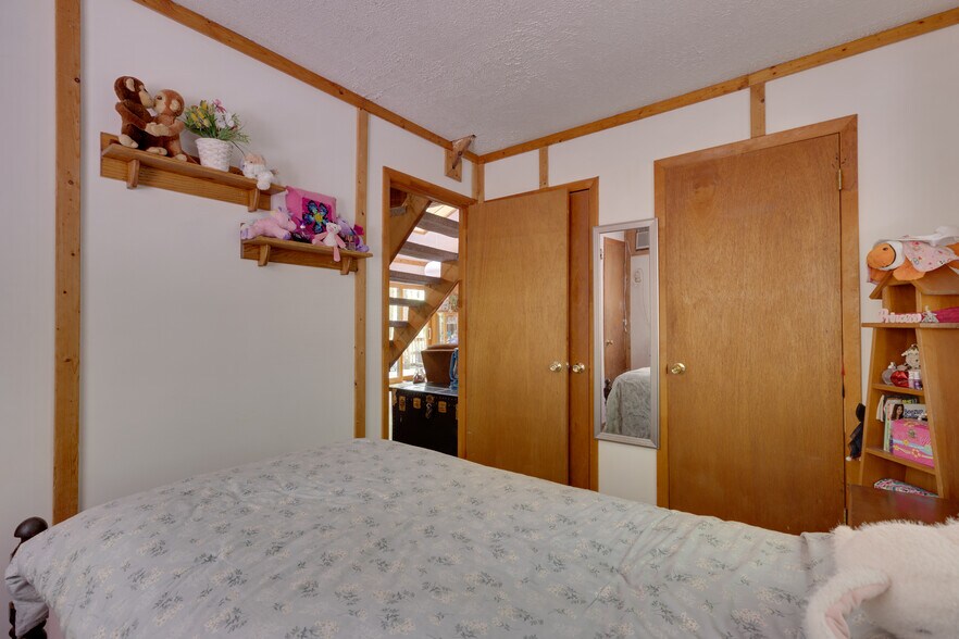 More Photos Of 11 Mountainside Dr, Berkeley Springs Specialty For Sale
