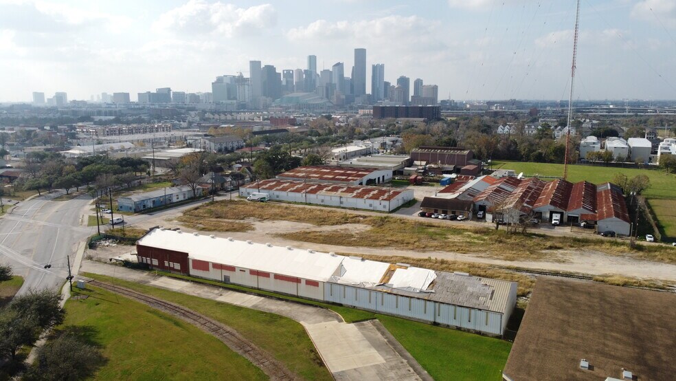 More Photos Of 3229 Navigation Blvd, Houston Warehouse For Sale