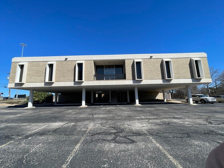 More Photos Of 2401 S Interstate 35, Austin Freestanding For Sale