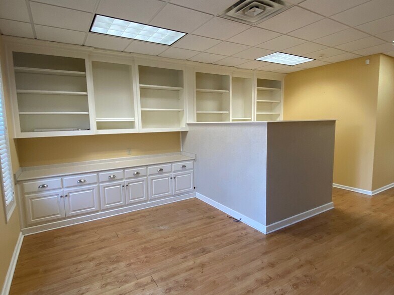 More Photos Of 84 Clark Blvd, Tupelo Office For Lease
