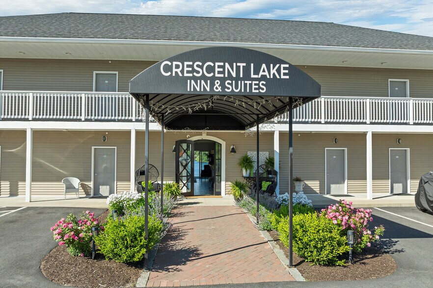 More Photos Of 280 S Main St, Wolfeboro Hotel For Sale