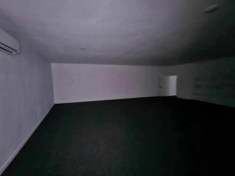 More Photos Of 5833 NE Portland Hwy, Portland Flex For Sale