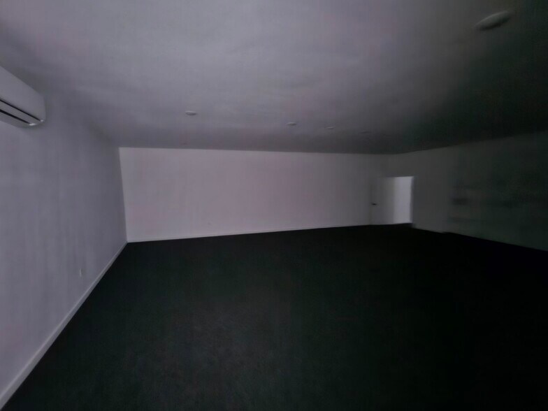 More Photos Of 5833 NE Portland Hwy, Portland Flex For Sale