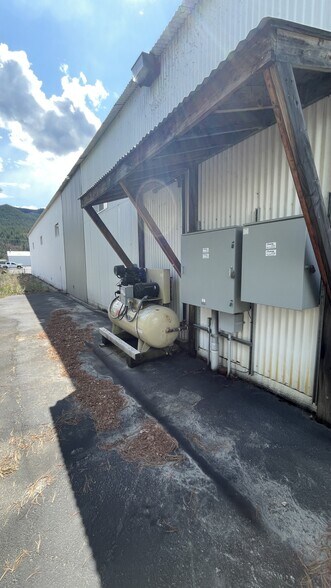 More Photos Of 689 Commerce Dr, Smelterville Warehouse For Lease