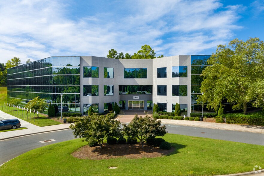 More Photos Of 10101 David Taylor Dr, Charlotte Office For Lease