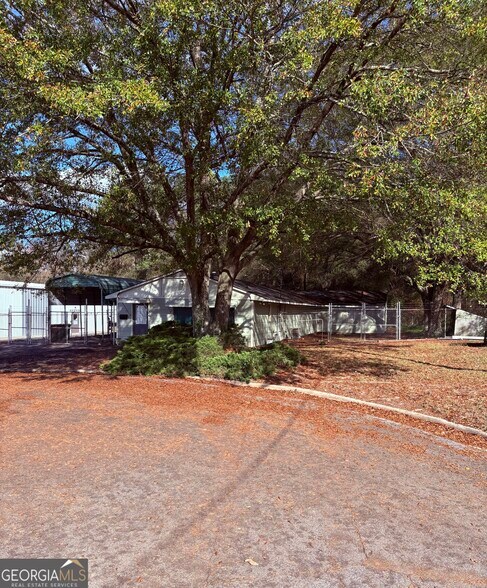 More Photos Of 12 Commerce Ct SE, Rome Flex For Sale