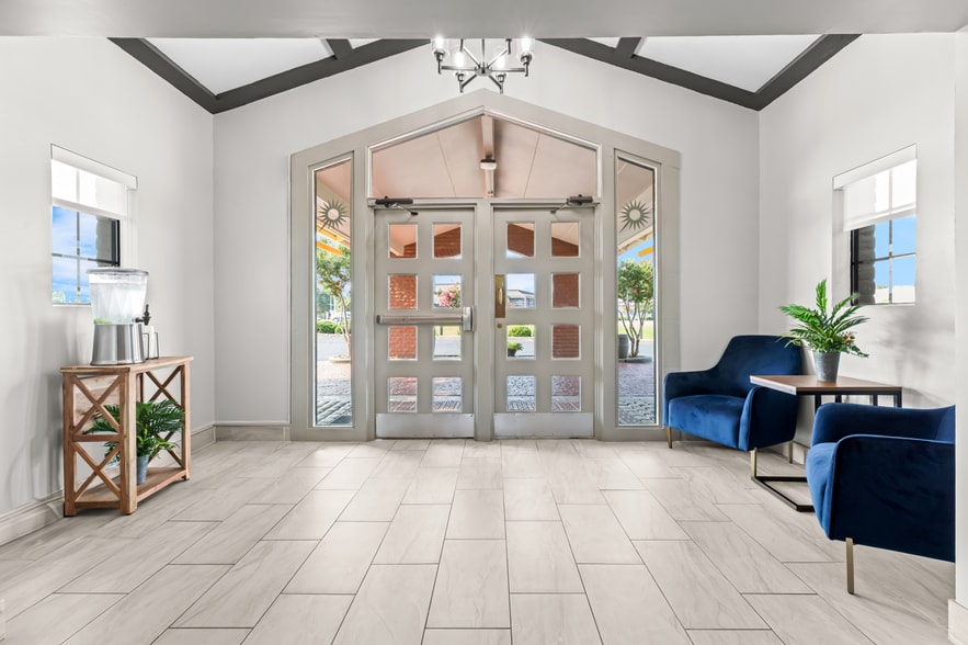 More Photos Of 4870 University Dr NW, Huntsville Hotel For Sale