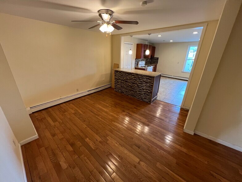 More Photos Of 839 Elizabeth Ave, Elizabeth General Retail For Sale