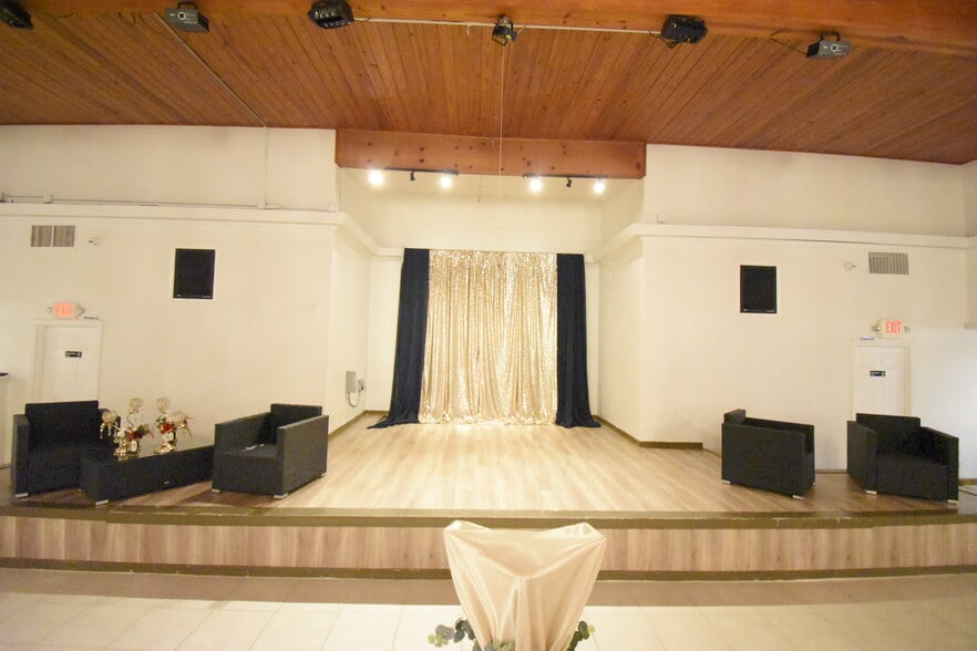 More Photos Of 401 Pennsylvania St, South Houston Lodge Meeting Hall For Sale