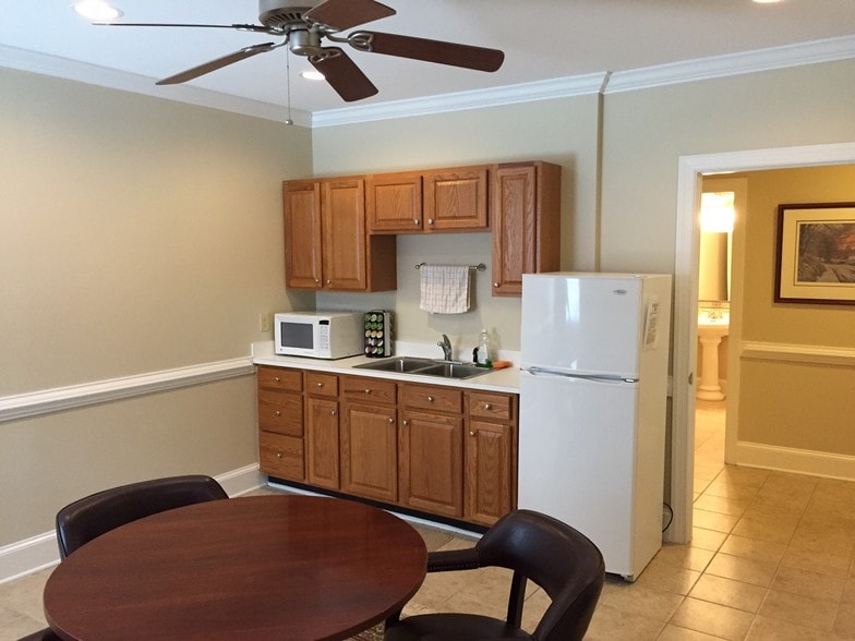More Photos Of 1030 Homeland Ave, Greensboro Office For Lease