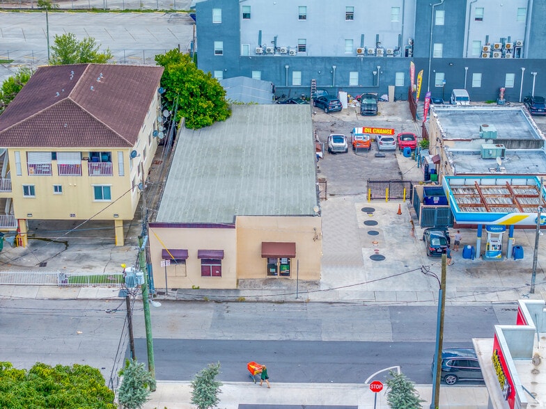 More Photos Of 999 W Flagler St, Miami Service Station For Lease