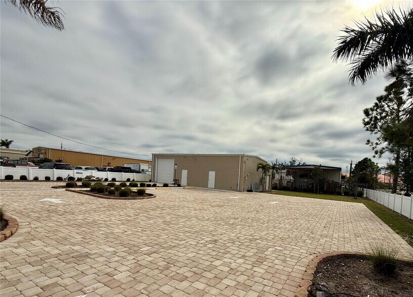 More Photos Of 121 E McKenzie St, Punta Gorda Warehouse For Sale