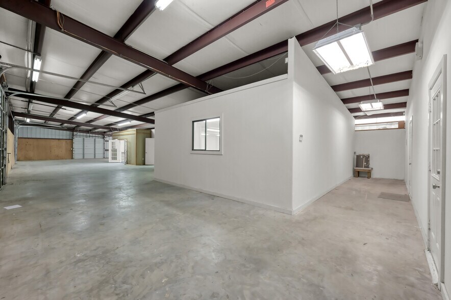 More Photos Of 32219 Tamina Rd, Magnolia Distribution For Lease