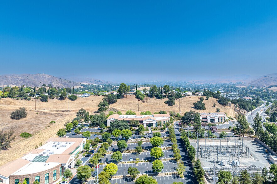 More Photos Of 29219 Canwood St, Agoura Hills Office For Sale