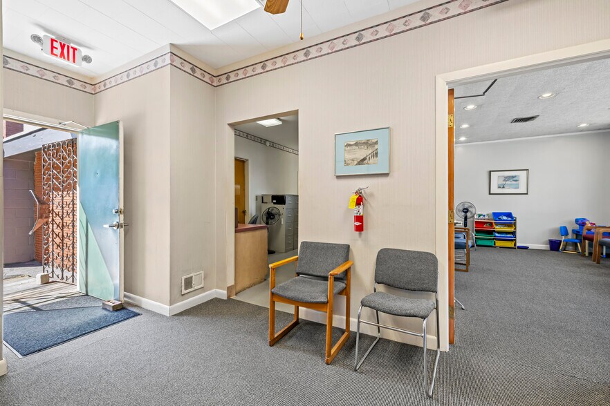 More Photos Of 125 High St, Taunton Office For Sale