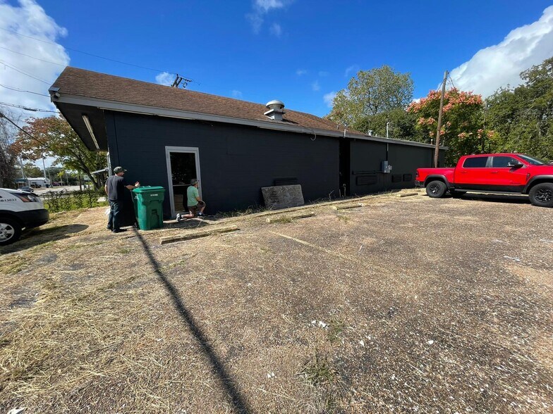 More Photos Of 1916 Cedar Dr, La Marque Restaurant For Lease