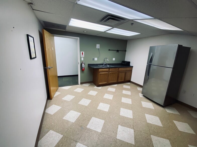 More Photos Of 114 Bridge Rd, Salisbury Office For Lease