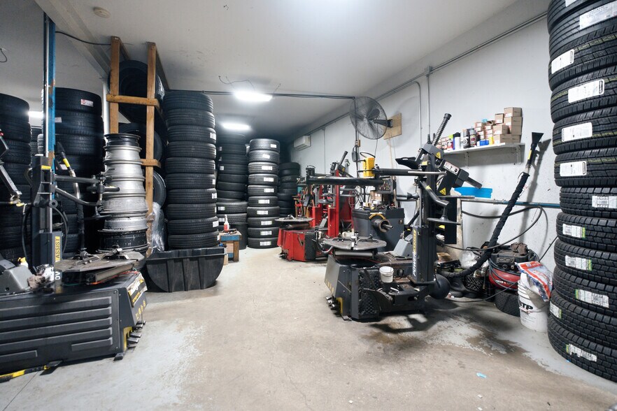More Photos Of 1850 E Jericho Tpke, Huntington Auto Repair For Sale