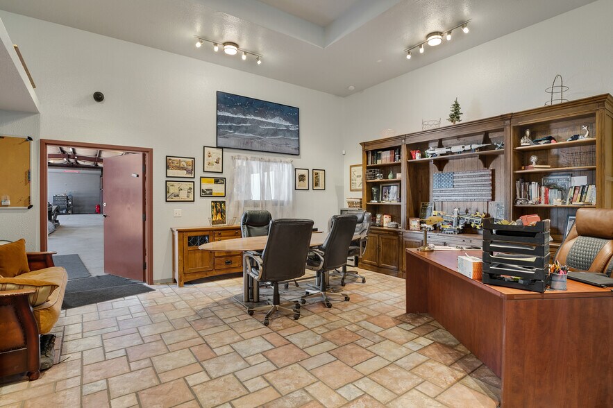 More Photos Of 2023 W Price St, Tucson Manufacturing For Sale