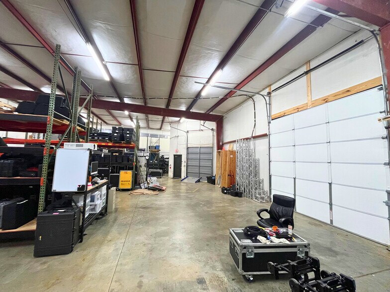 More Photos Of 9 Oak Branch Dr, Greensboro Service For Lease