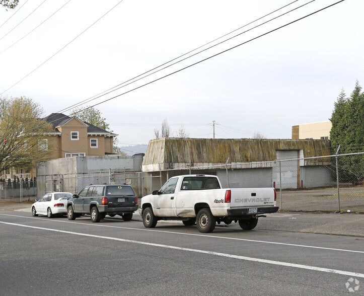 Primary Photo Of 2125 N Vancouver Ave, Portland Light Manufacturing For Sale