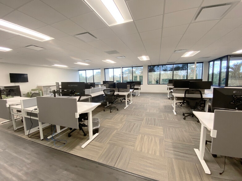 More Photos Of 877 Executive Center Dr W, Saint Petersburg Office For Lease
