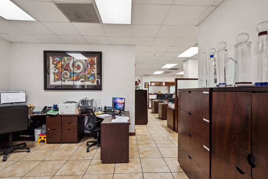 More Photos Of 11402 Doral Blvd, Miami Unknown For Lease