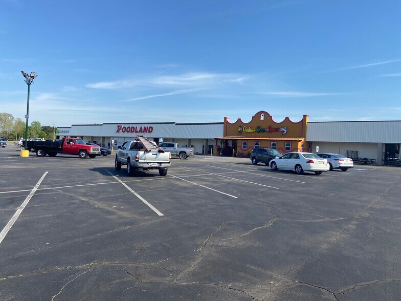 Primary Photo Of 15304 Court St, Moulton General Retail For Lease