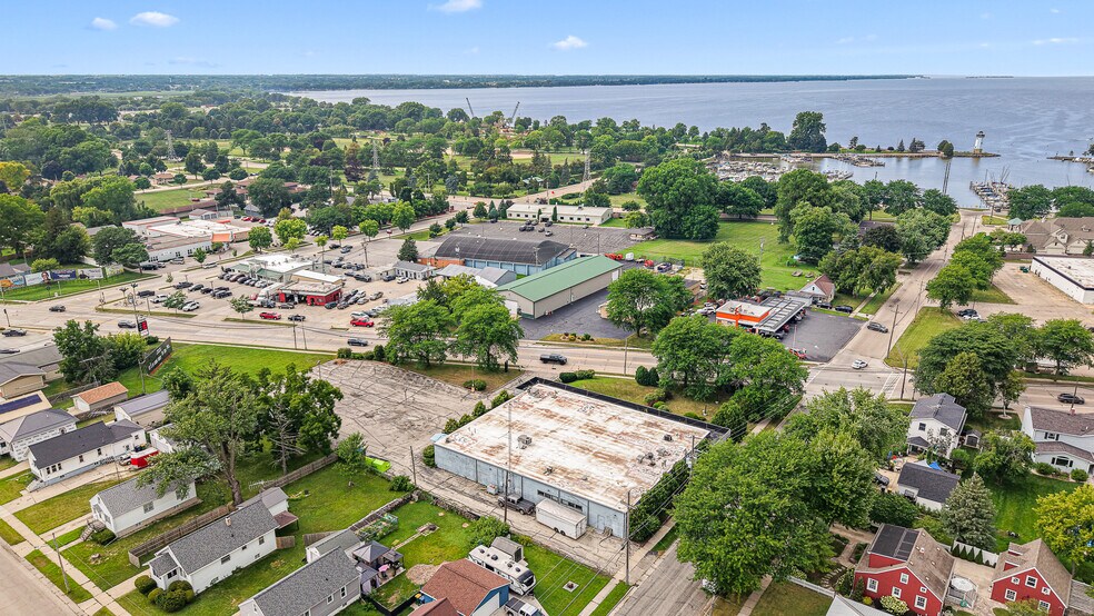 More Photos Of 254 Winnebago Dr, Fond Du Lac Office For Sale