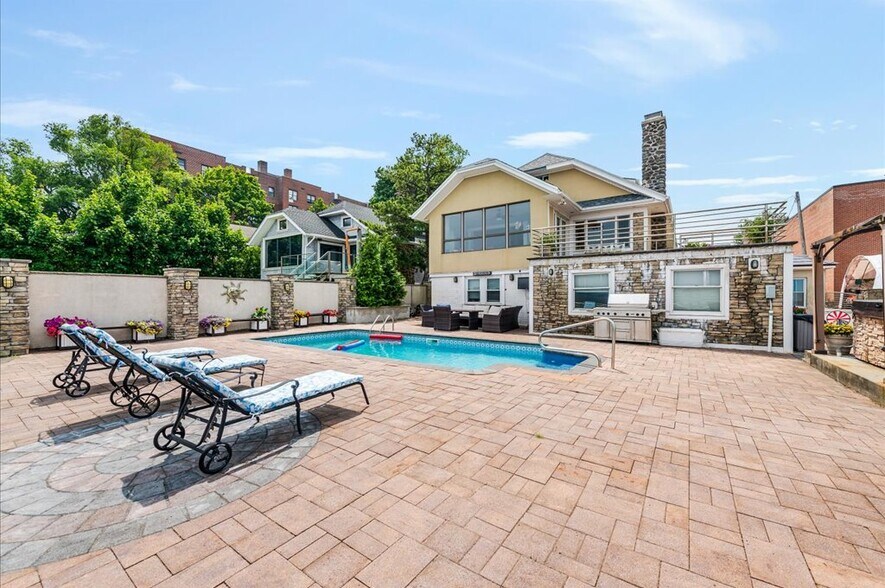 More Photos Of 720 Clarence Ave, Bronx Multifamily For Sale